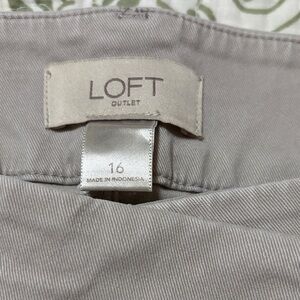 LOFT Women's Capris in Khaki